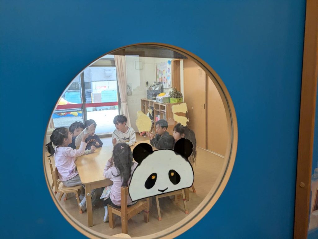 年長組の「ひみつかいぎ」