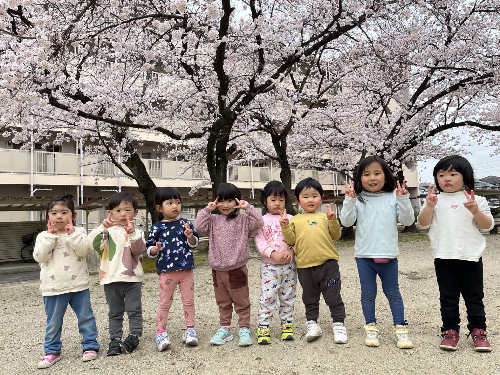 桜の下で
